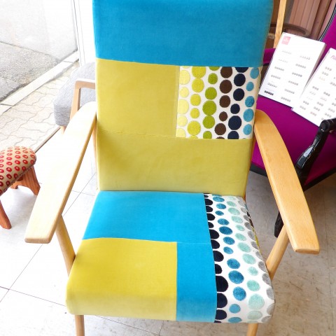 Un petit air guilleret pour ce fauteuil sans prétentions aux camaïeux printaniers