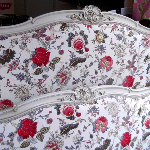Lit refait par l'Atelier Hildegarde, tapissier à Bourbon-Lancy (71)